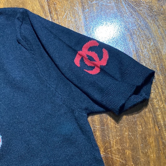 CHANEL Sz M - L Soft Knit Chanel Bear 🐻 Red Chanel Logo on Sleeve Brand New - Picture 4 of 10
